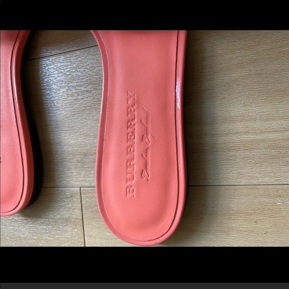 NIB Burberry Patent Pink Coleford Slide Sandals